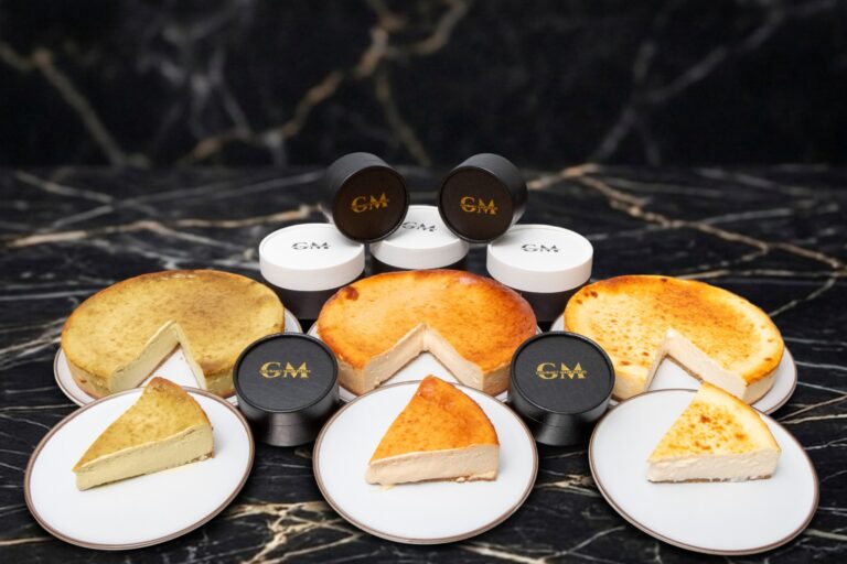 Tarta de queso manchego recién horneada antes de enviarla a domicilio